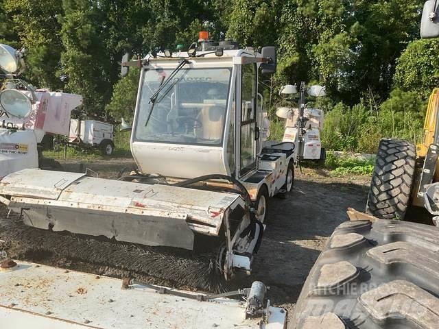 Roadtec FB100E İç mekan süpürme makineleri