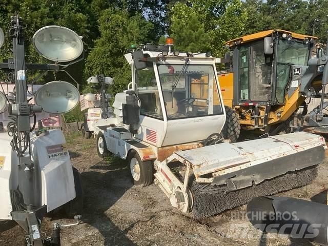 Roadtec FB100E İç mekan süpürme makineleri