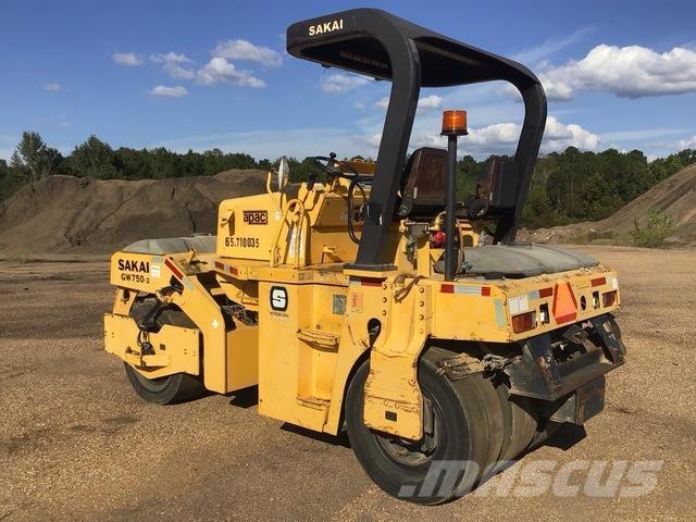 Sakai GW750-2 Pnömatik lastikli silindirler