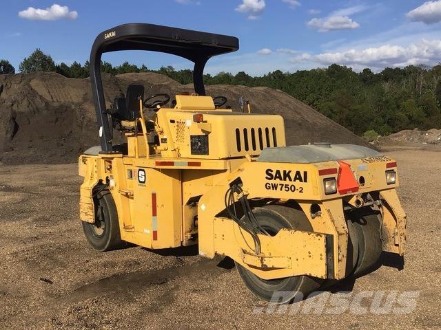 Sakai GW750-2 Pnömatik lastikli silindirler