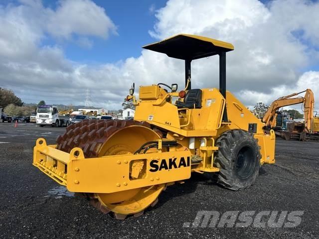 Sakai SV400TF Tek tamburlu silindirler