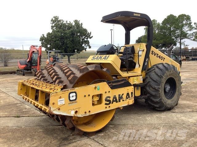 Sakai SV540T Tek tamburlu silindirler