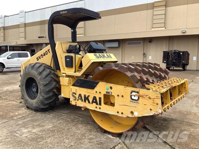 Sakai SV540T Tek tamburlu silindirler