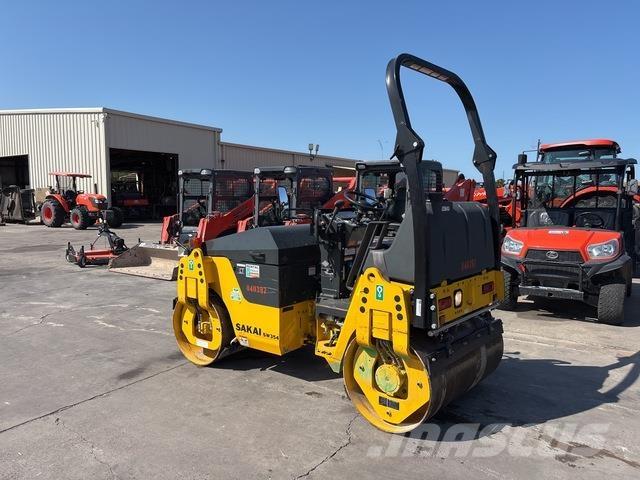 Sakai SW354 Tek tamburlu silindirler
