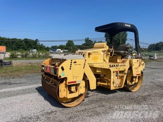 Sakai SW651 Çift tamburlu silindirler