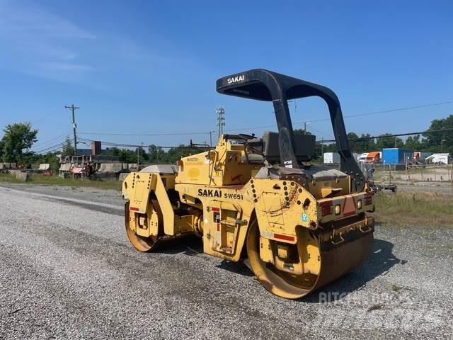 Sakai SW651 Çift tamburlu silindirler