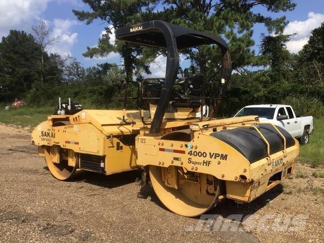 Sakai SW990 Çift tamburlu silindirler