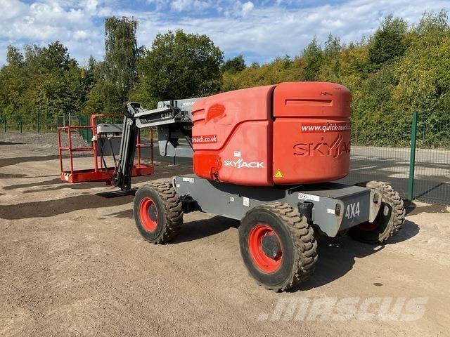SkyJack SJ46AJ Körüklü personel platformları