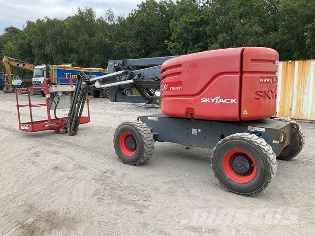 SkyJack SJ46AJ Körüklü personel platformları