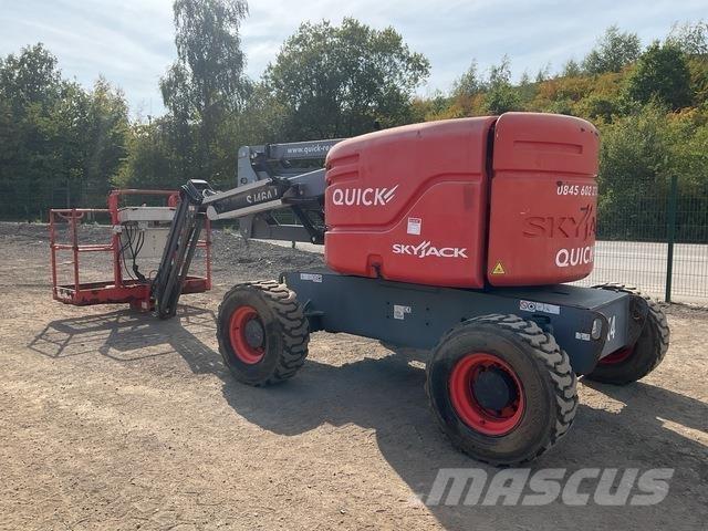 SkyJack SJ46AJ Körüklü personel platformları