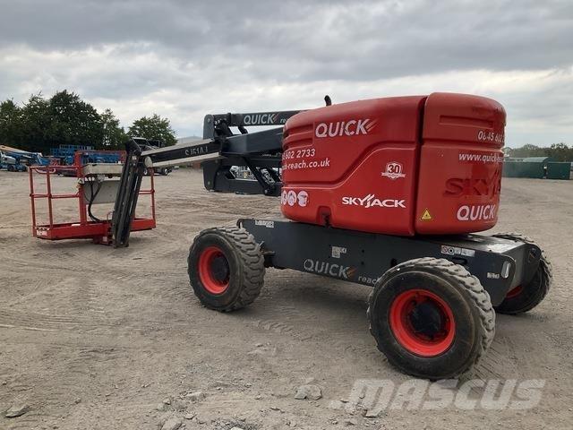 SkyJack SJ51AJ Körüklü personel platformları