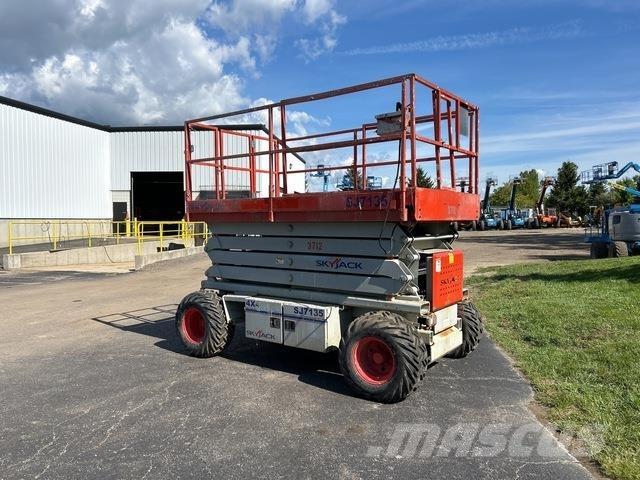 SkyJack SJ7135 Makasli platformlar