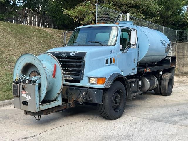 Sterling L7500 Diger