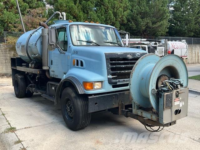 Sterling L7500 Diger