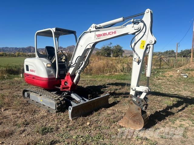 Takeuchi TB235 Paletli ekskavatörler