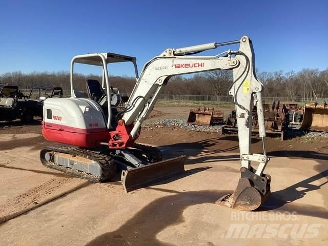 Takeuchi TB240 Paletli ekskavatörler