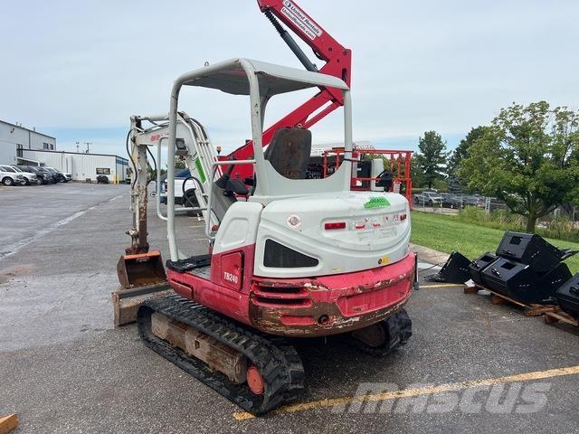 Takeuchi TB240 Paletli ekskavatörler