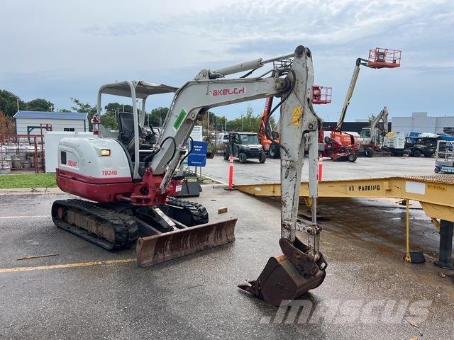 Takeuchi TB240 Paletli ekskavatörler