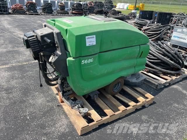 Tennant 5680 İç mekan süpürme makineleri