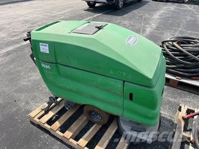 Tennant 5680 İç mekan süpürme makineleri