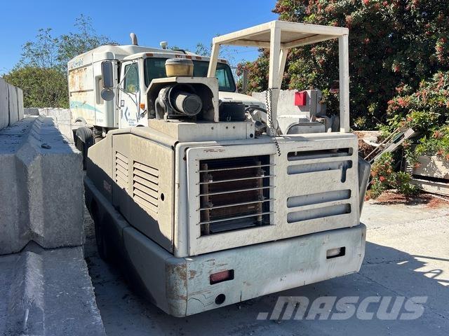 Tennant 800 İç mekan süpürme makineleri