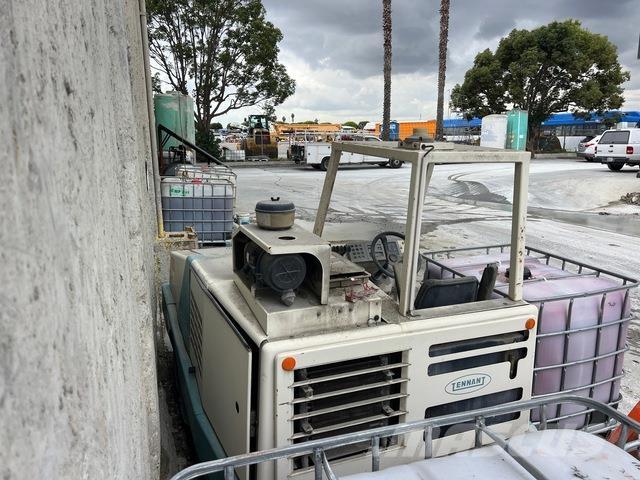 Tennant 800 İç mekan süpürme makineleri