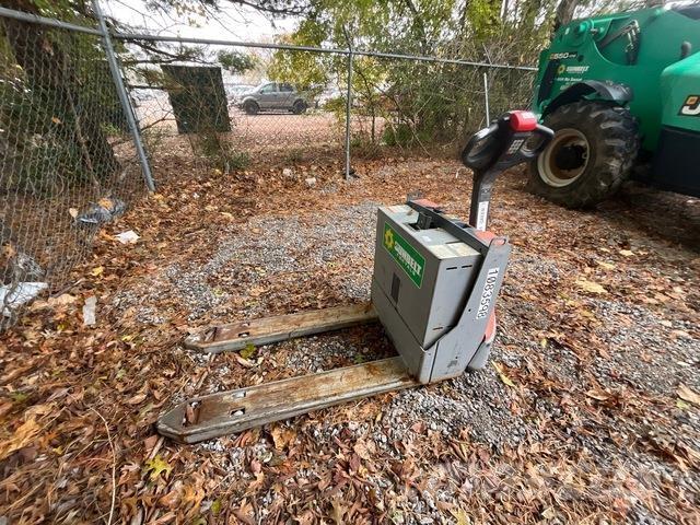 Toyota 8HBW23 Transpaletler