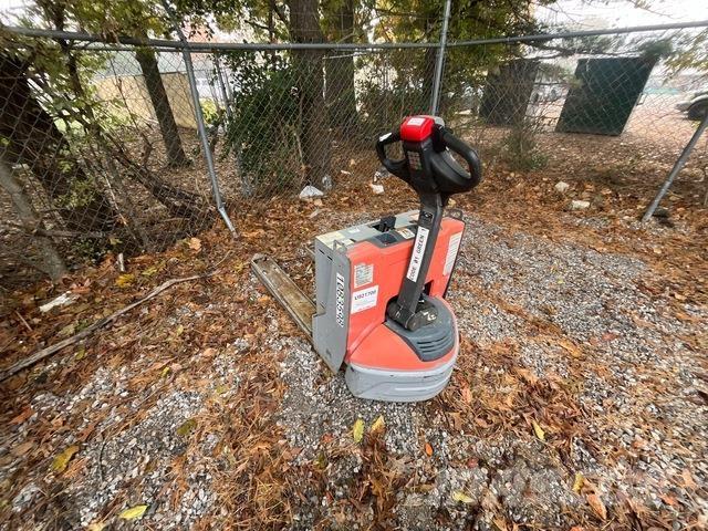 Toyota 8HBW23 Transpaletler