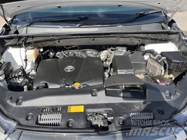 Toyota Kluger Otomobiller