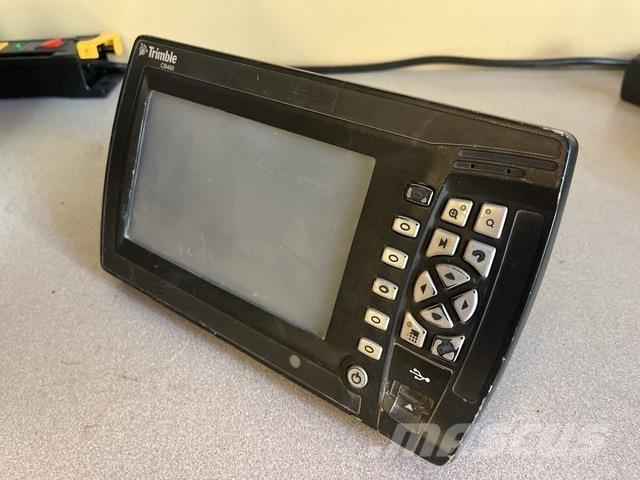 Trimble CB460 Diger