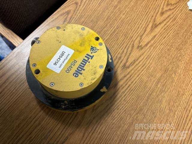 Trimble RS400 Diger