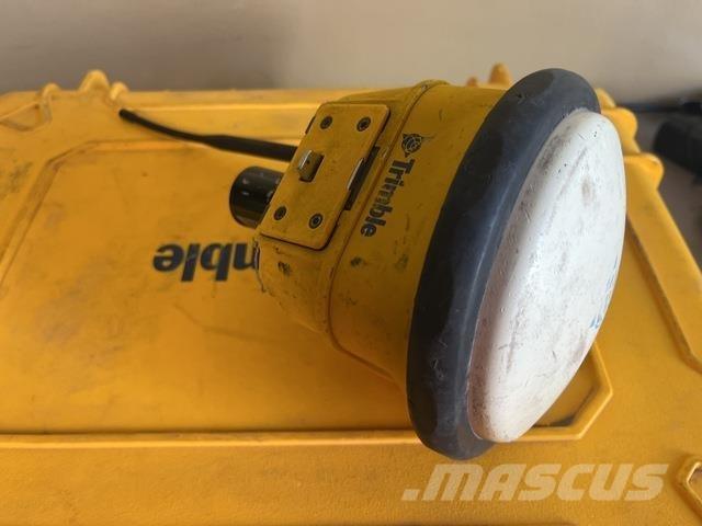 Trimble SPS985 Diger