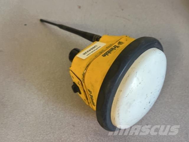 Trimble SPS986 Diger