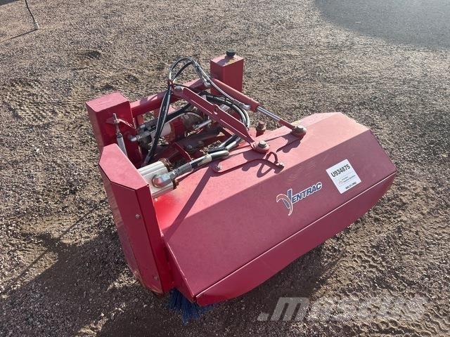Ventrac NJ380 Süpürgeler