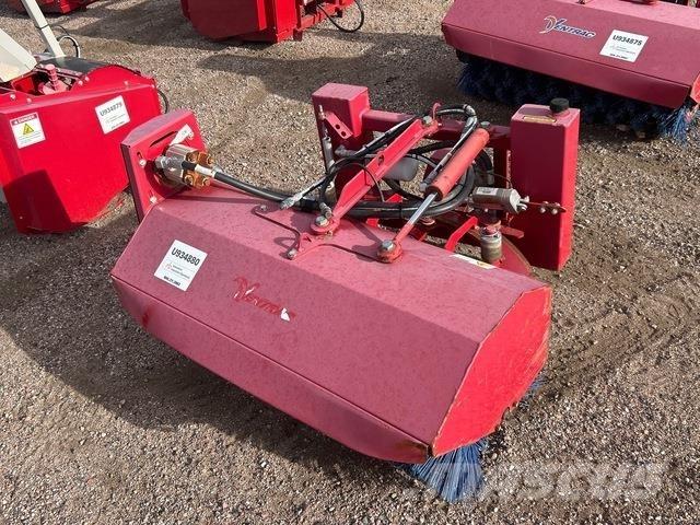 Ventrac NJ380 Süpürgeler