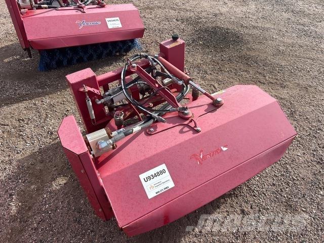 Ventrac NJ380 Süpürgeler
