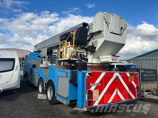 Volvo  Araç üstü platformlar