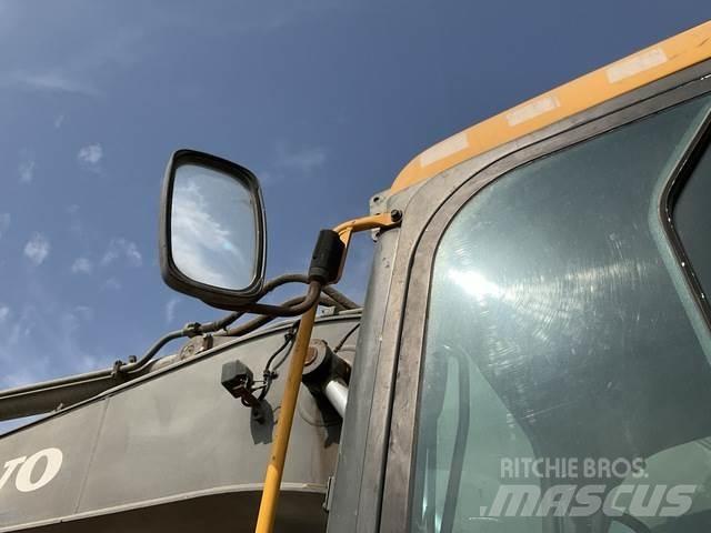 Volvo EC210D Paletli ekskavatörler