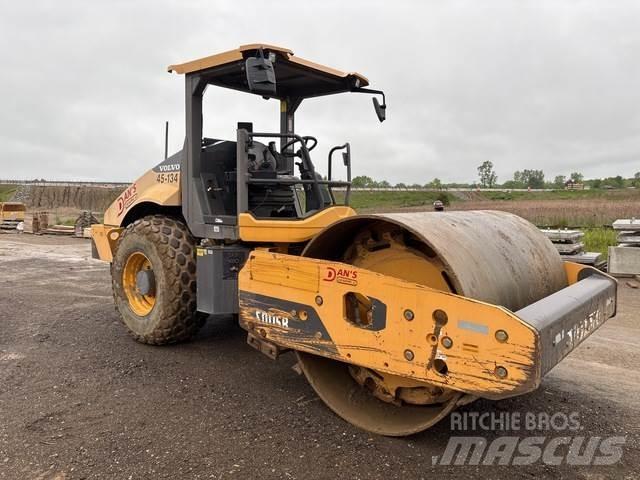 Volvo SD115B Tek tamburlu silindirler