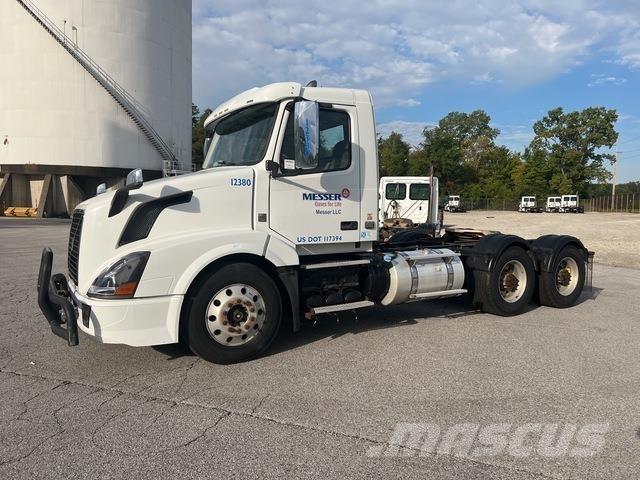 Volvo VNL64T Çekiciler