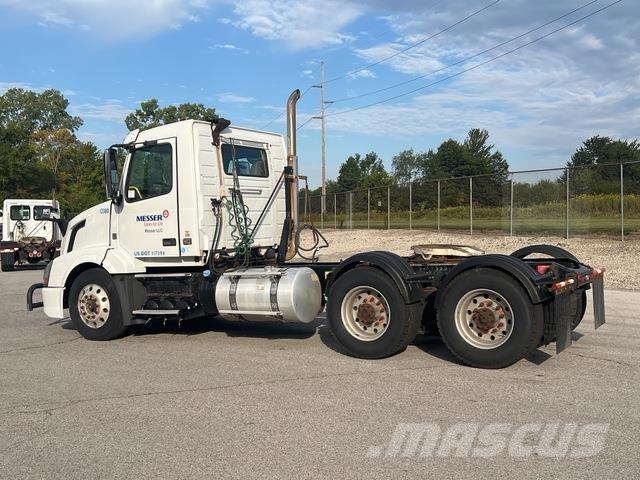 Volvo VNL64T Çekiciler