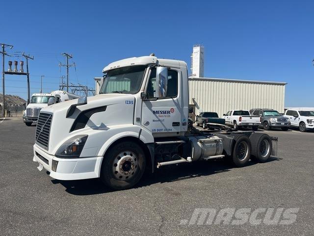 Volvo VNL64T Çekiciler