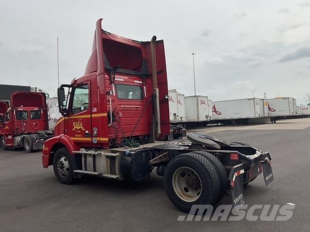 Volvo VNM42T Çekiciler