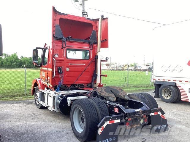 Volvo VNM42T Çekiciler