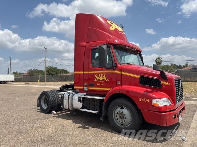 Volvo VNM42T Çekiciler