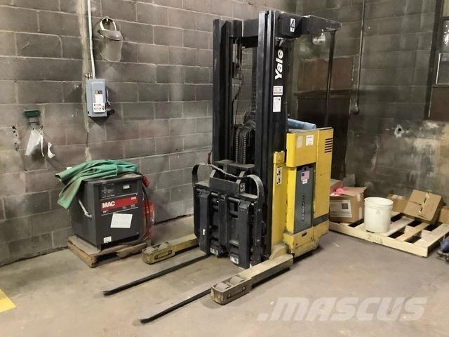 Yale NY040ACNS Reach truck - depo içi istif araçları