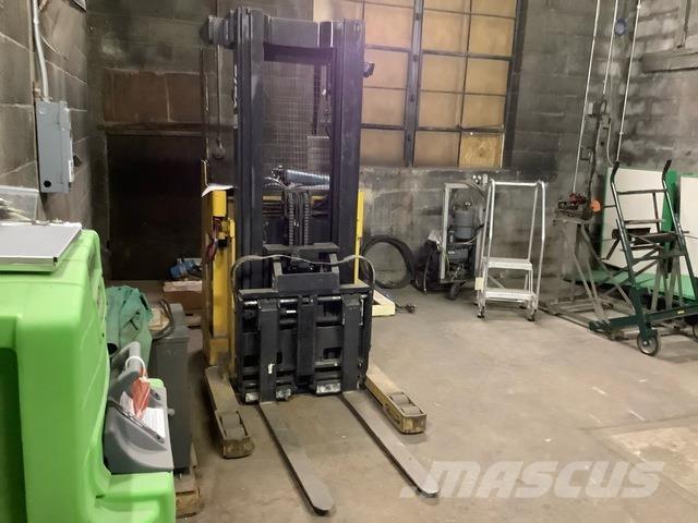Yale NY040ACNS Reach truck - depo içi istif araçları