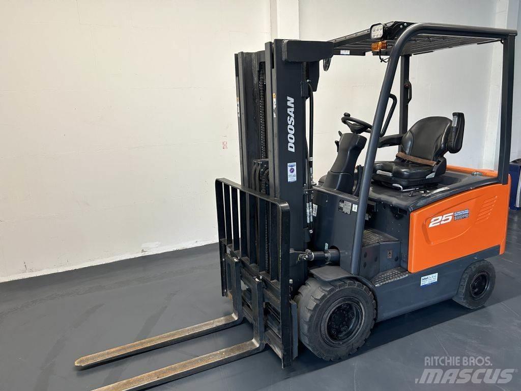 Doosan B25S-7 Elektrikli forkliftler
