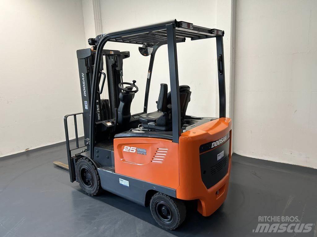 Doosan B25S-7 Elektrikli forkliftler