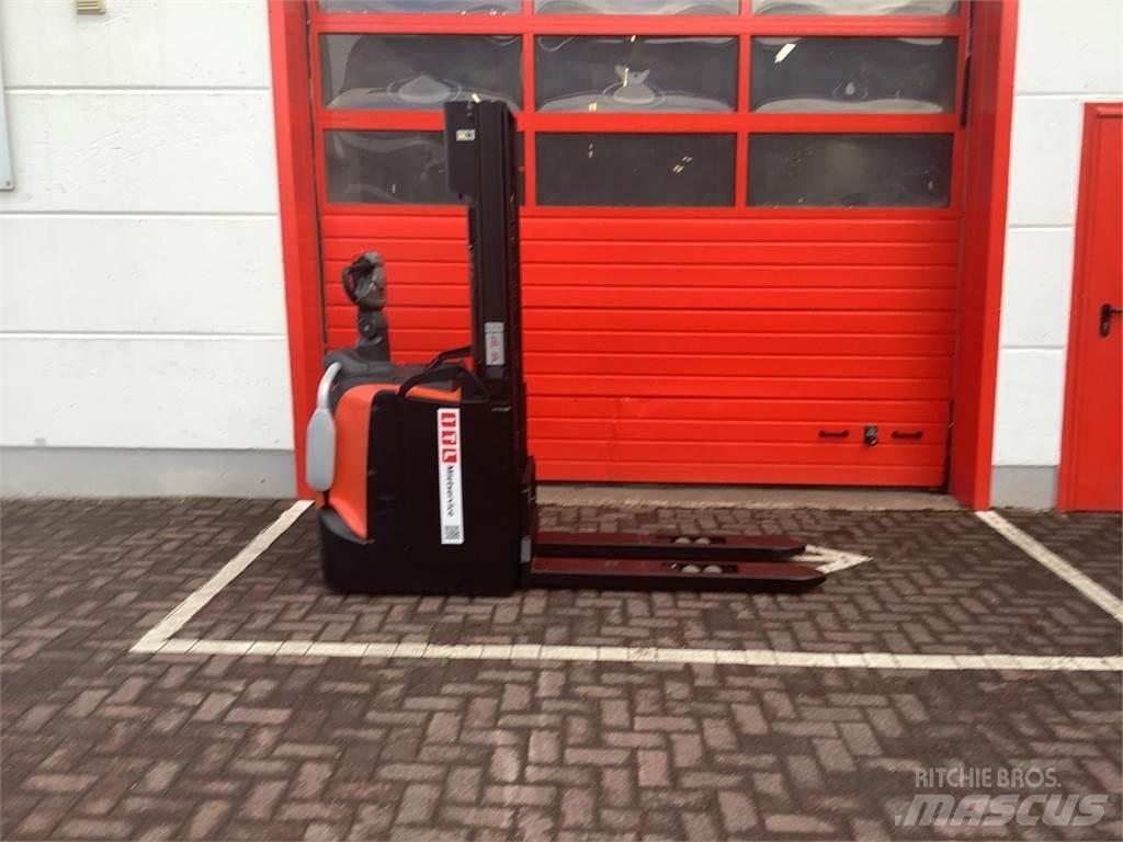 Toyota SPE120 Yaya kumandali istif makinasi